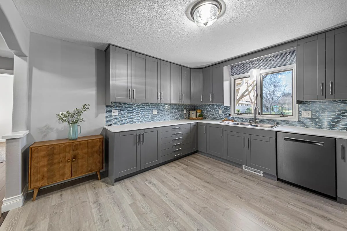 36 Kitchen.jpg