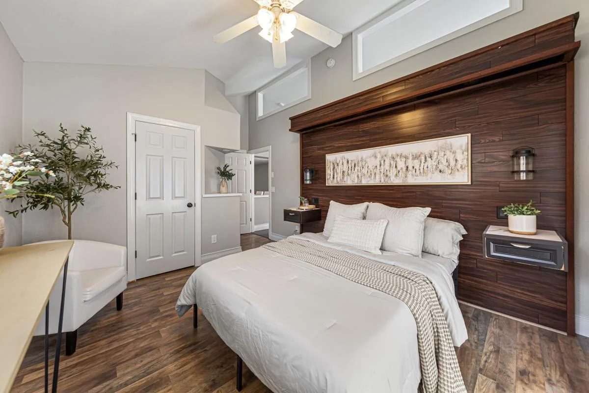 29 Main bedroom.jpg
