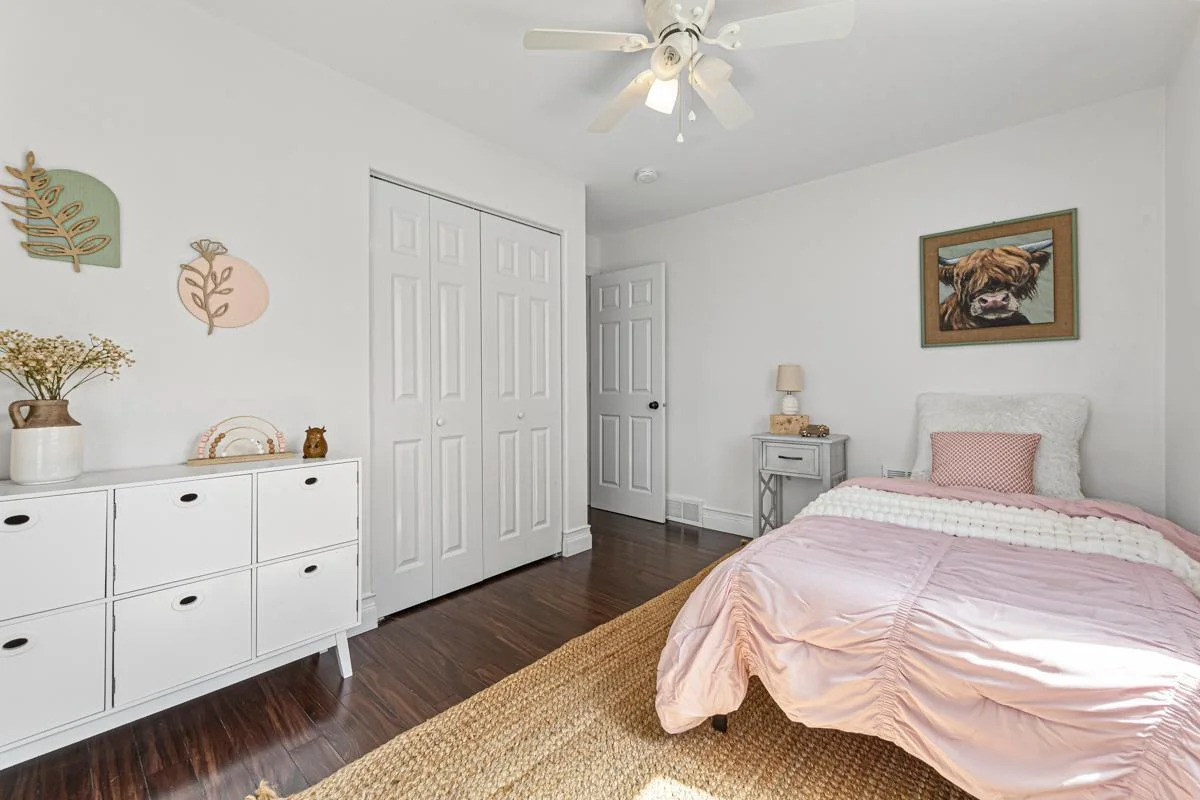 17 Bedroom 1.jpg