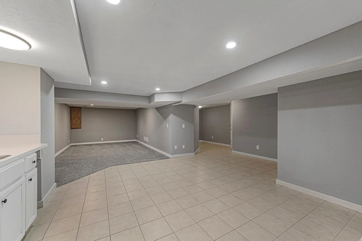 44 Kitchenette_dining_lower.jpg