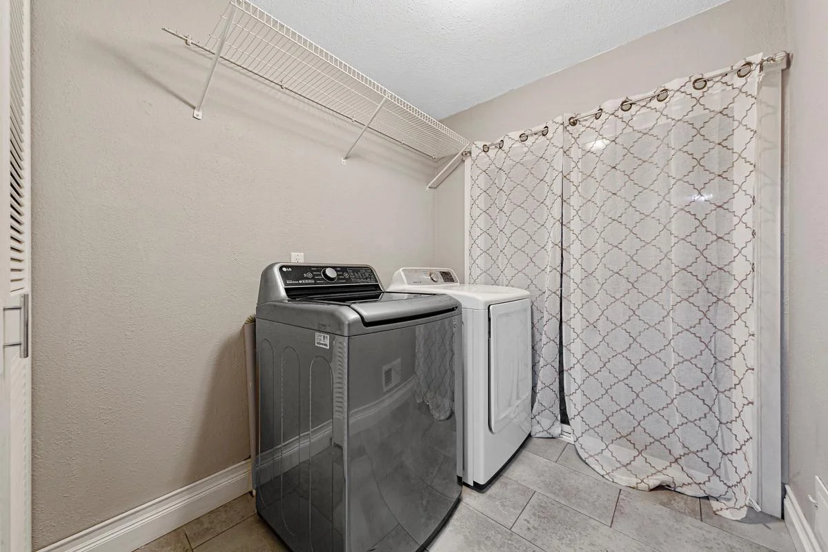 43 Laundry_back entry.jpg