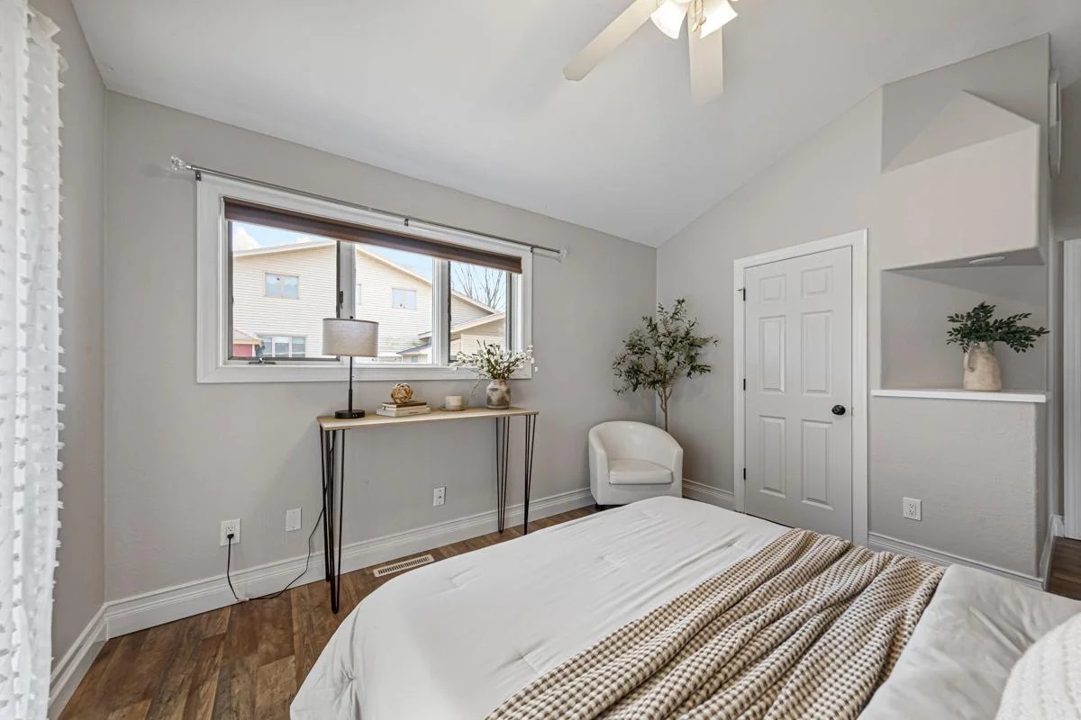 30 Main bedroom.jpg