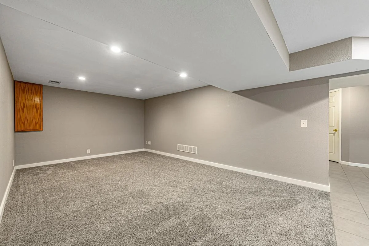 47 Family room_lower.jpg