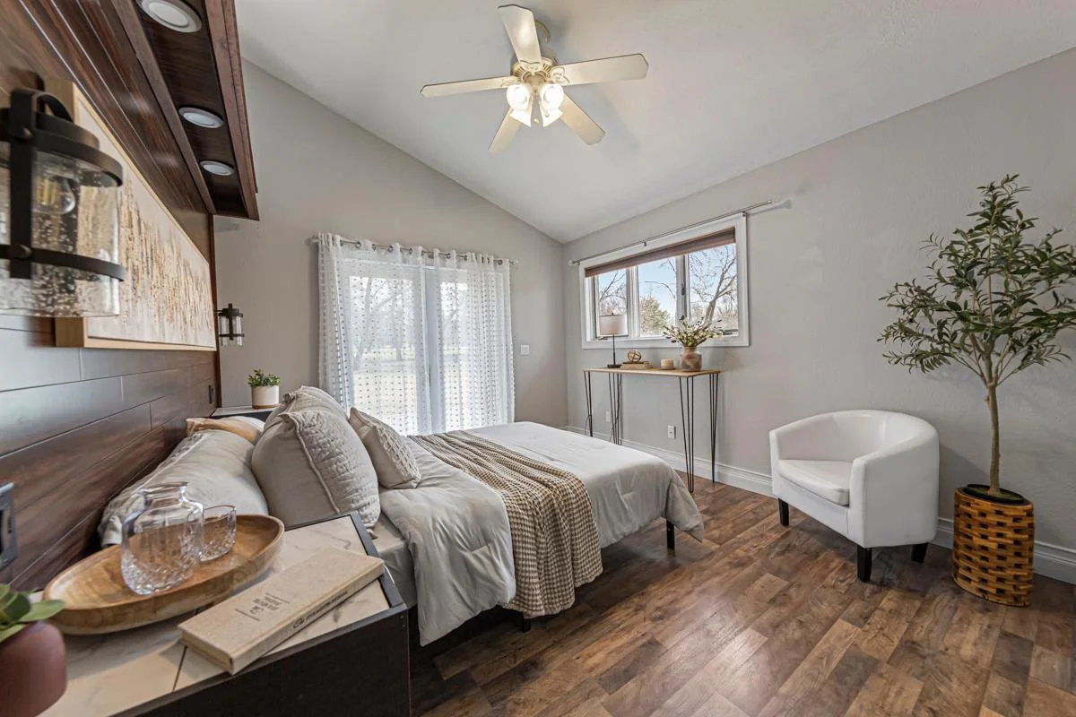 27 Main bedroom.jpg