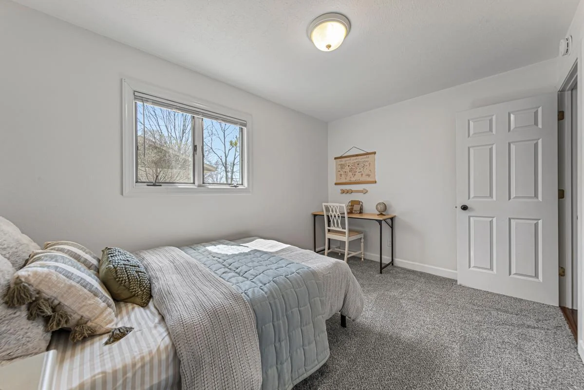 19 Bedroom 2.jpg