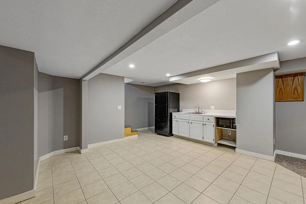 45 Kitchenette_dining_lower.jpg