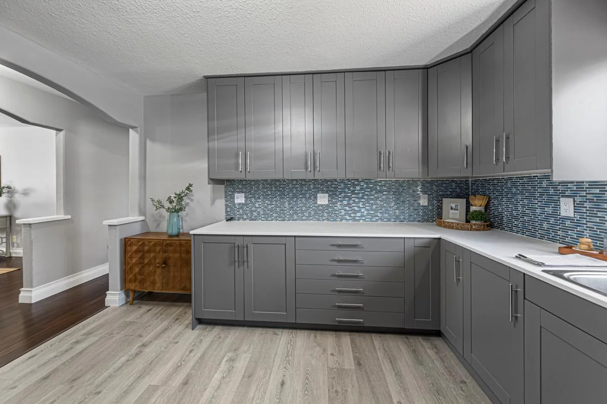 38 Kitchen.jpg