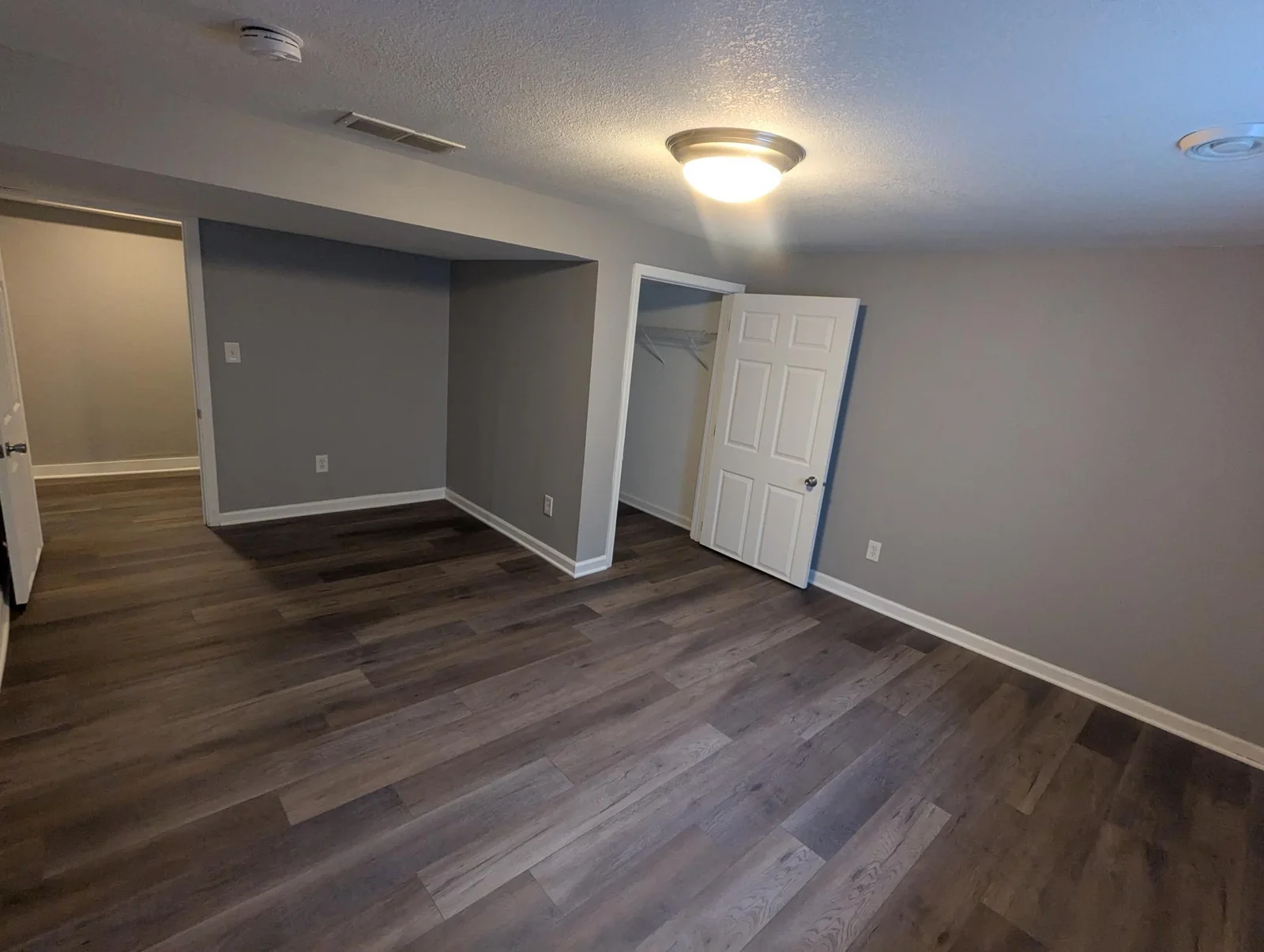 Basement Front bedroom.jpg