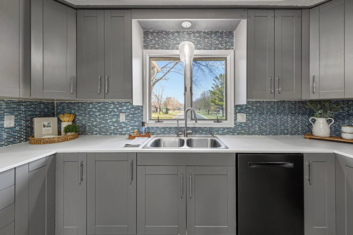 37 Kitchen.jpg