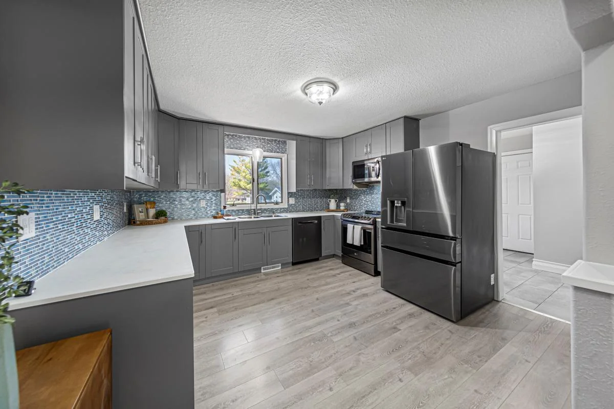 35 Kitchen.jpg