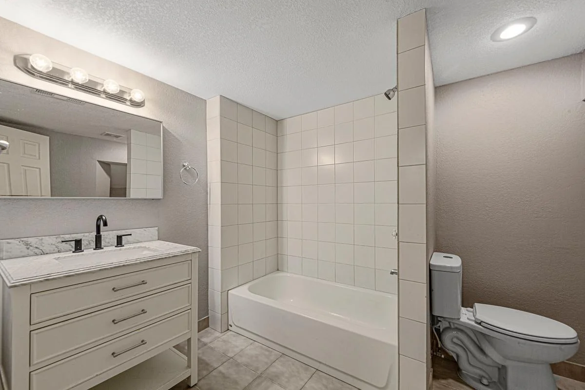 53 Bathroom_lower.jpg
