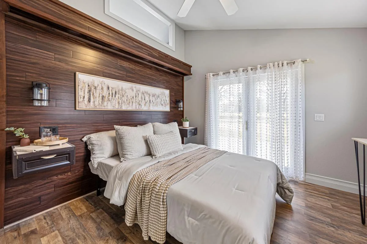 28 Main bedroom.jpg