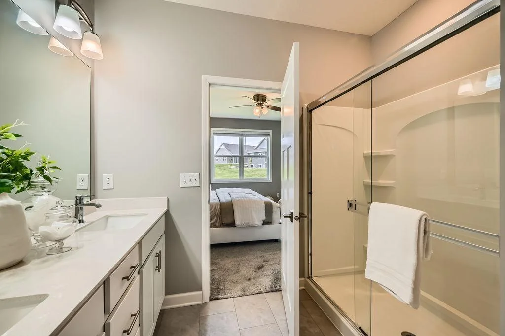 10955 Glacier Lane N - MLS Sized - 020 - 21 Primary Bathroom.jpg