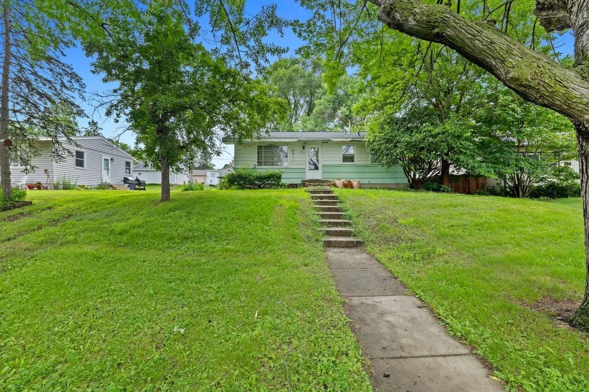 820 7th Avenue, Shakopee