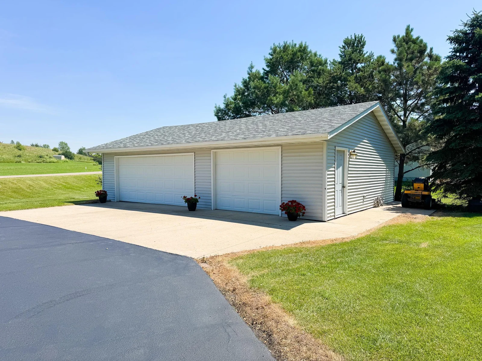 Detached Garage