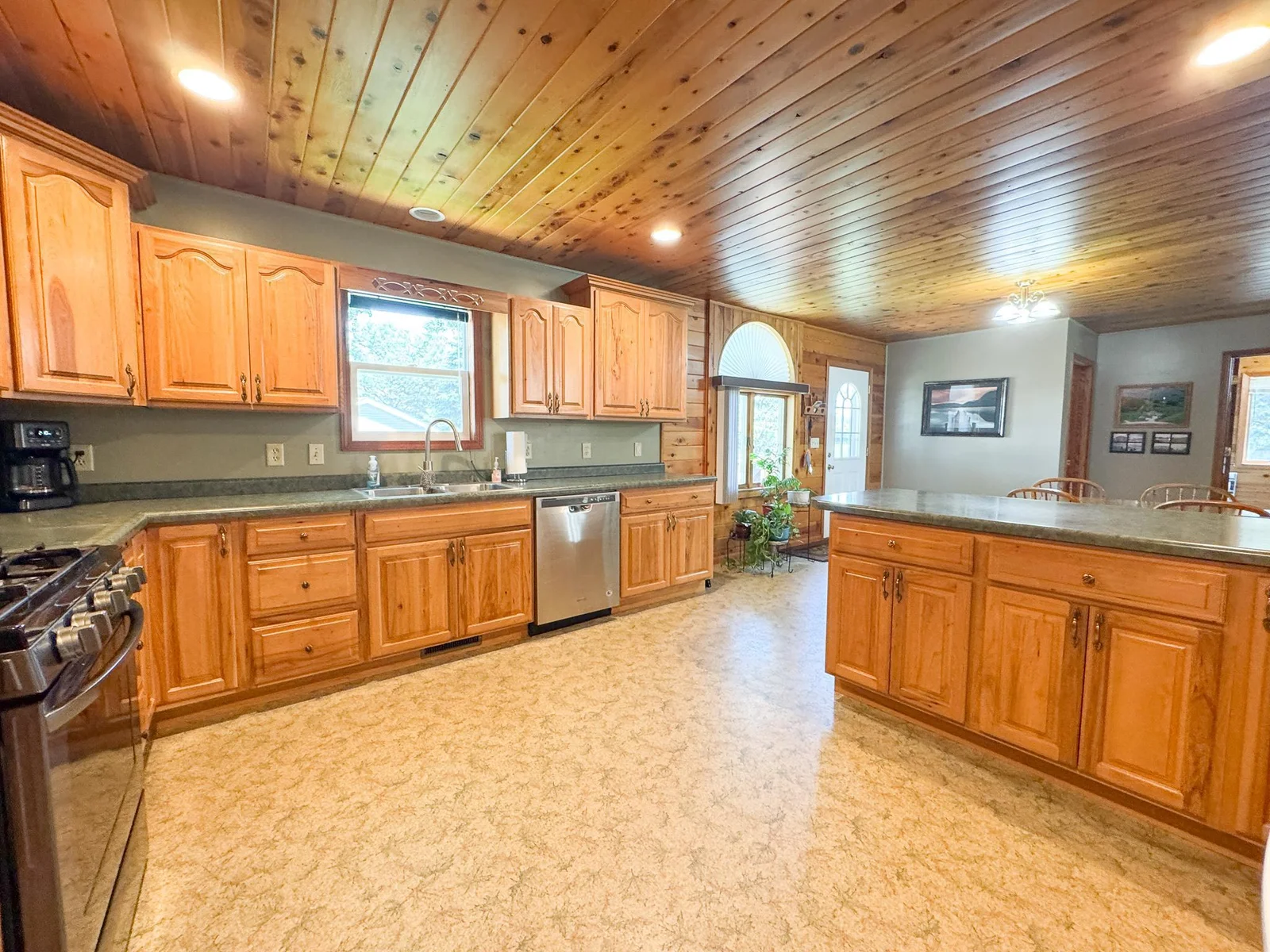 Kitchen 1.jpg