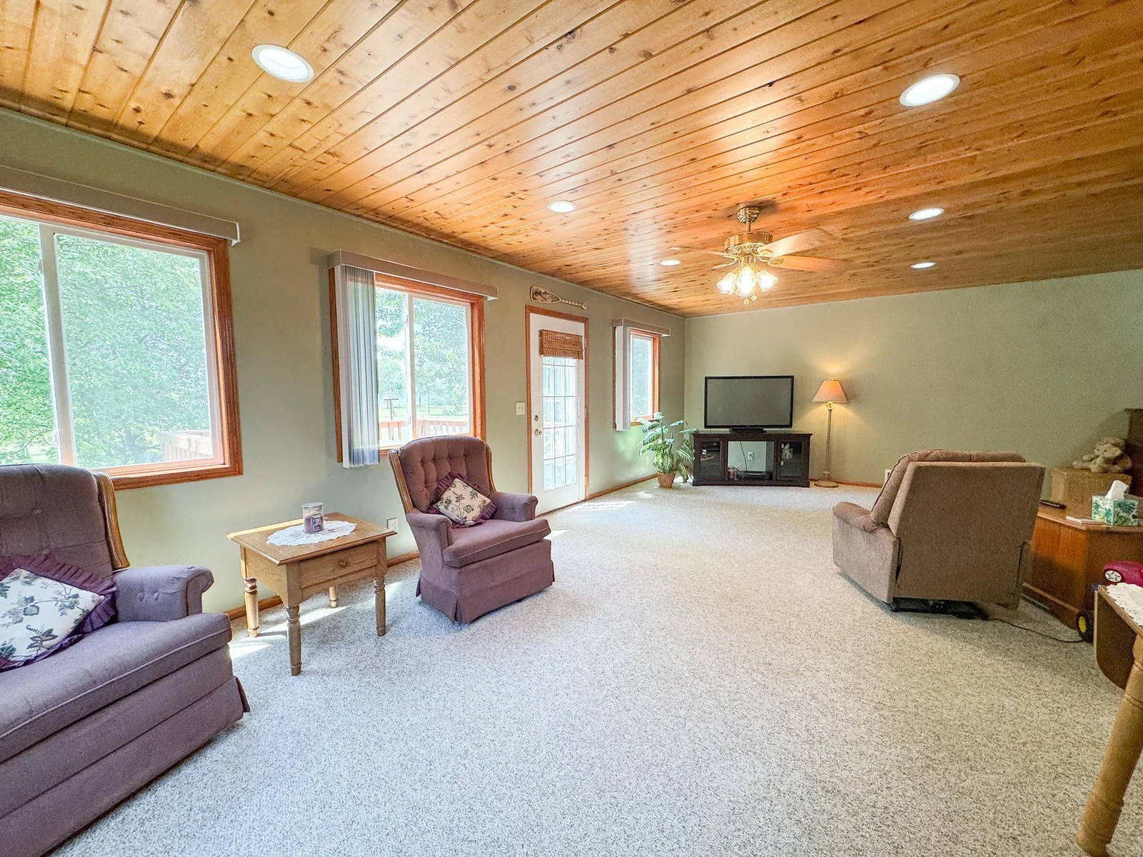 Living Room 1.jpg