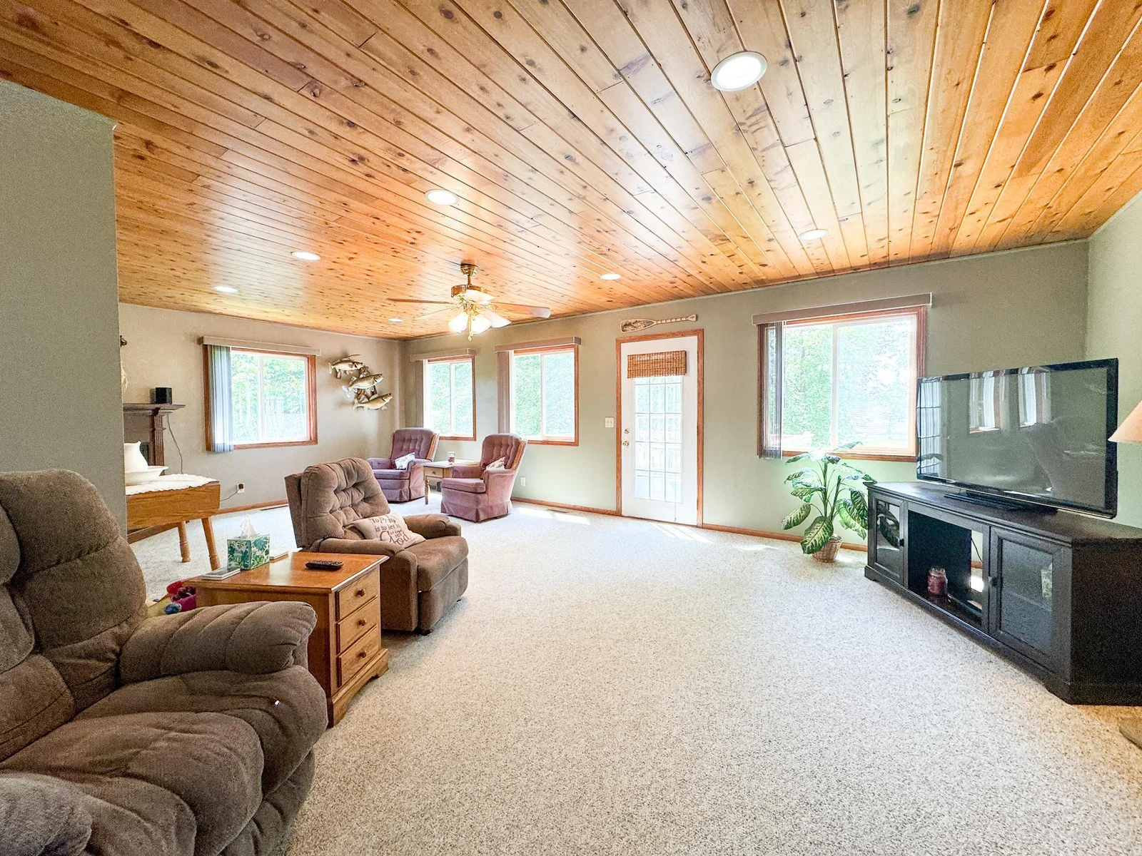 Living Room 2.jpg