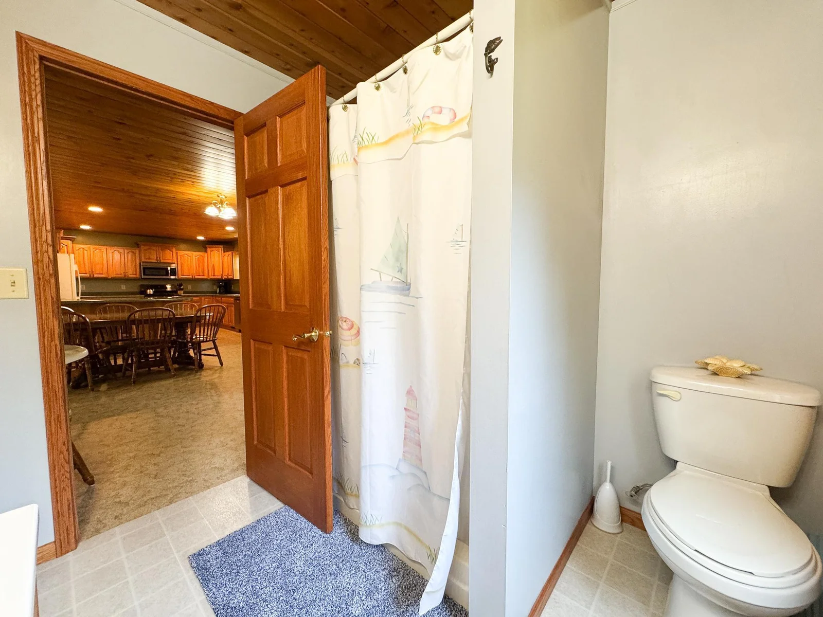 Bathroom 1.jpg