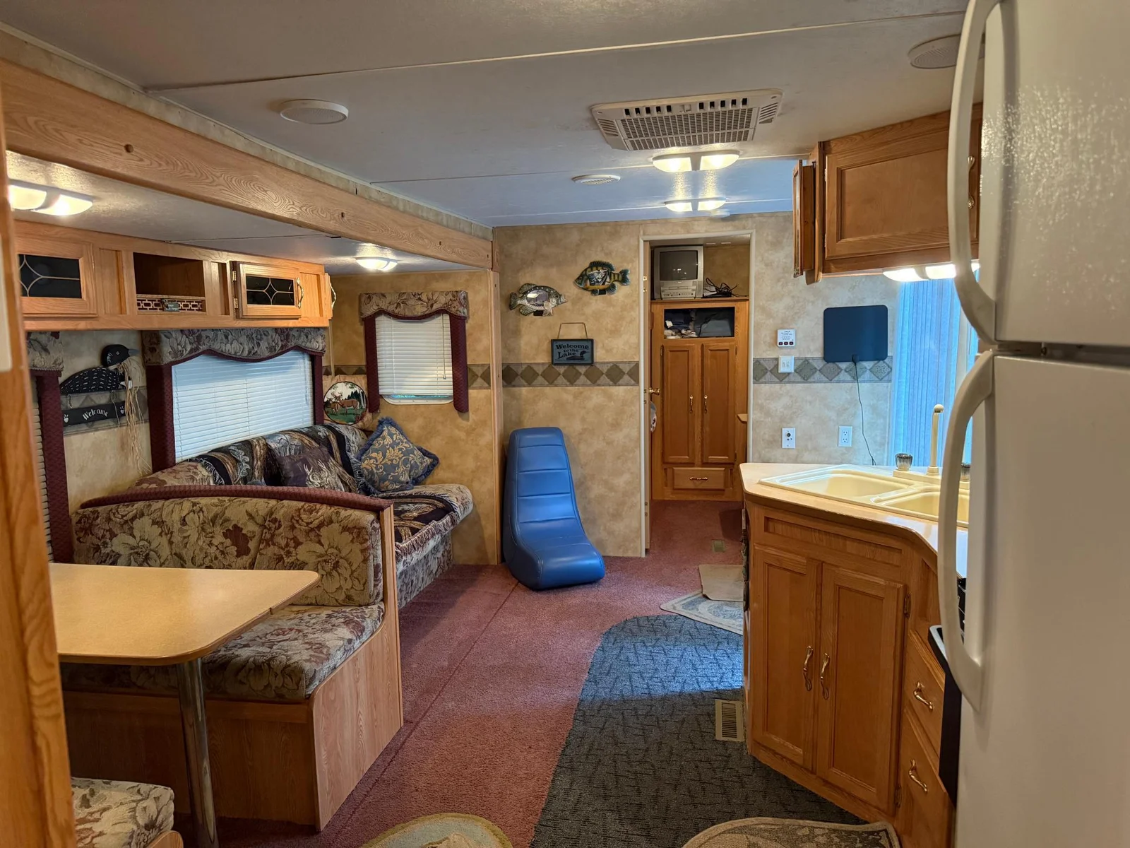 Another view of kitchen living area