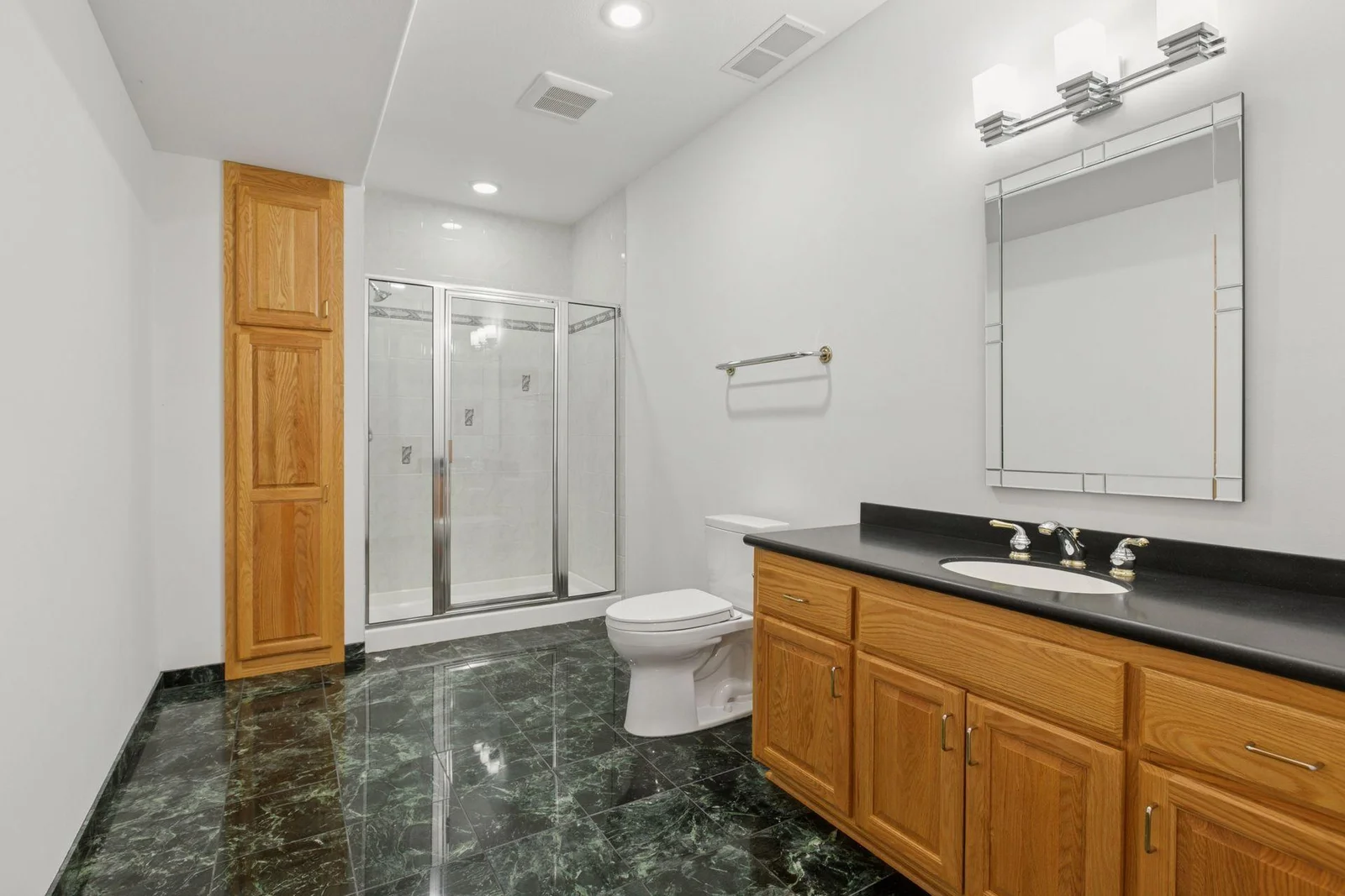 Lower level 3/4 bedroom
