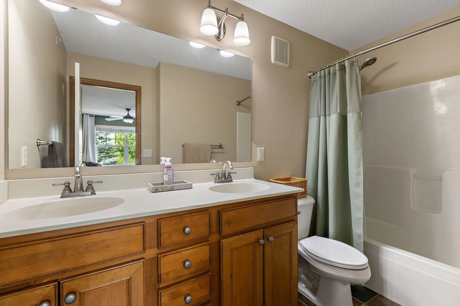 25-web-or-mls-4940 Underwood Ln N Unit B #107, Plymouth, MN 55442 - 48.jpg
