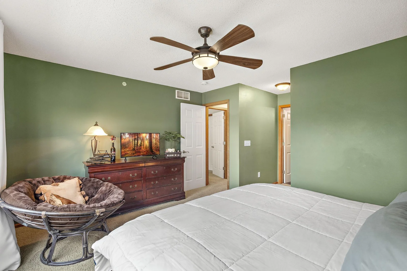 24-web-or-mls-4940 Underwood Ln N Unit B #107, Plymouth, MN 55442 - 45.jpg