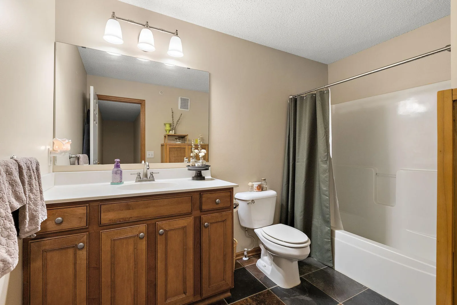 17-web-or-mls-4940 Underwood Ln N Unit B #107, Plymouth, MN 55442 - 24.jpg