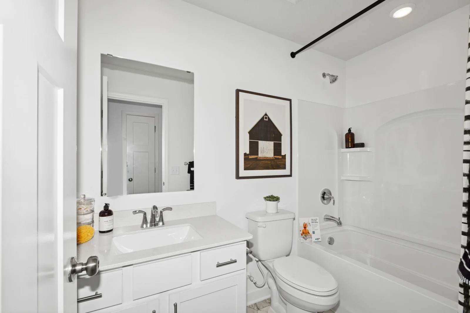 *Photo of model home, actual features may vary. The spacious upper level full bath provides plenty of space for everyone to get ready during those busy mornings.