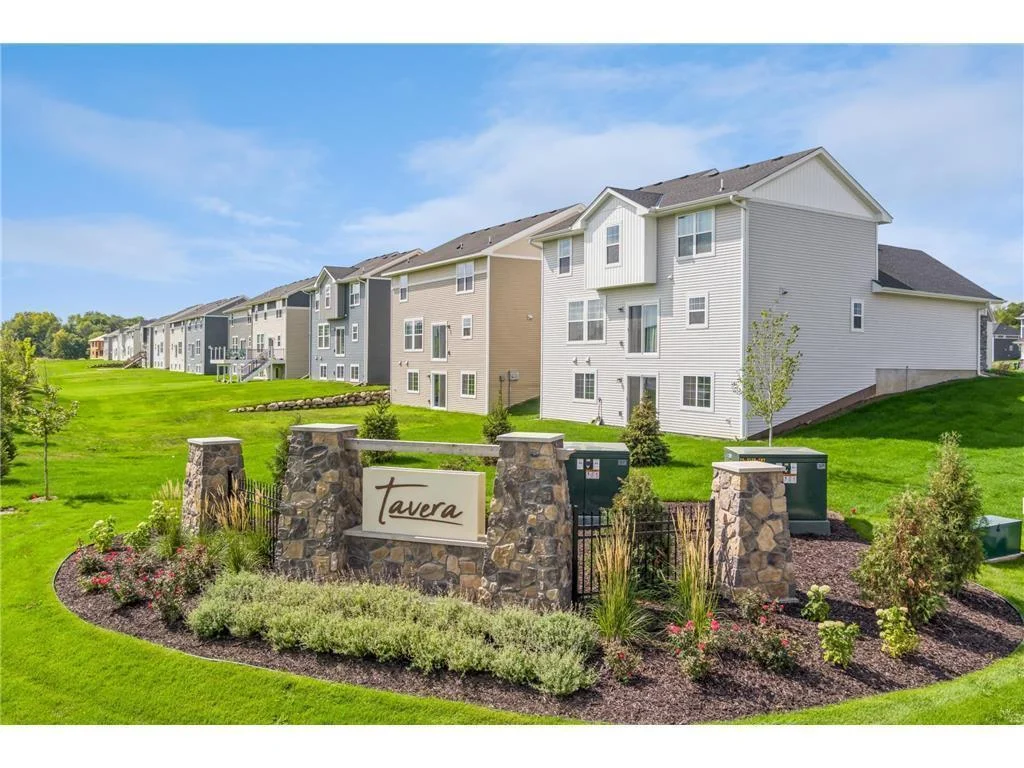 Tavera is conveniently located minutes from Hwy 55, shopping, restaurants, parks and more.