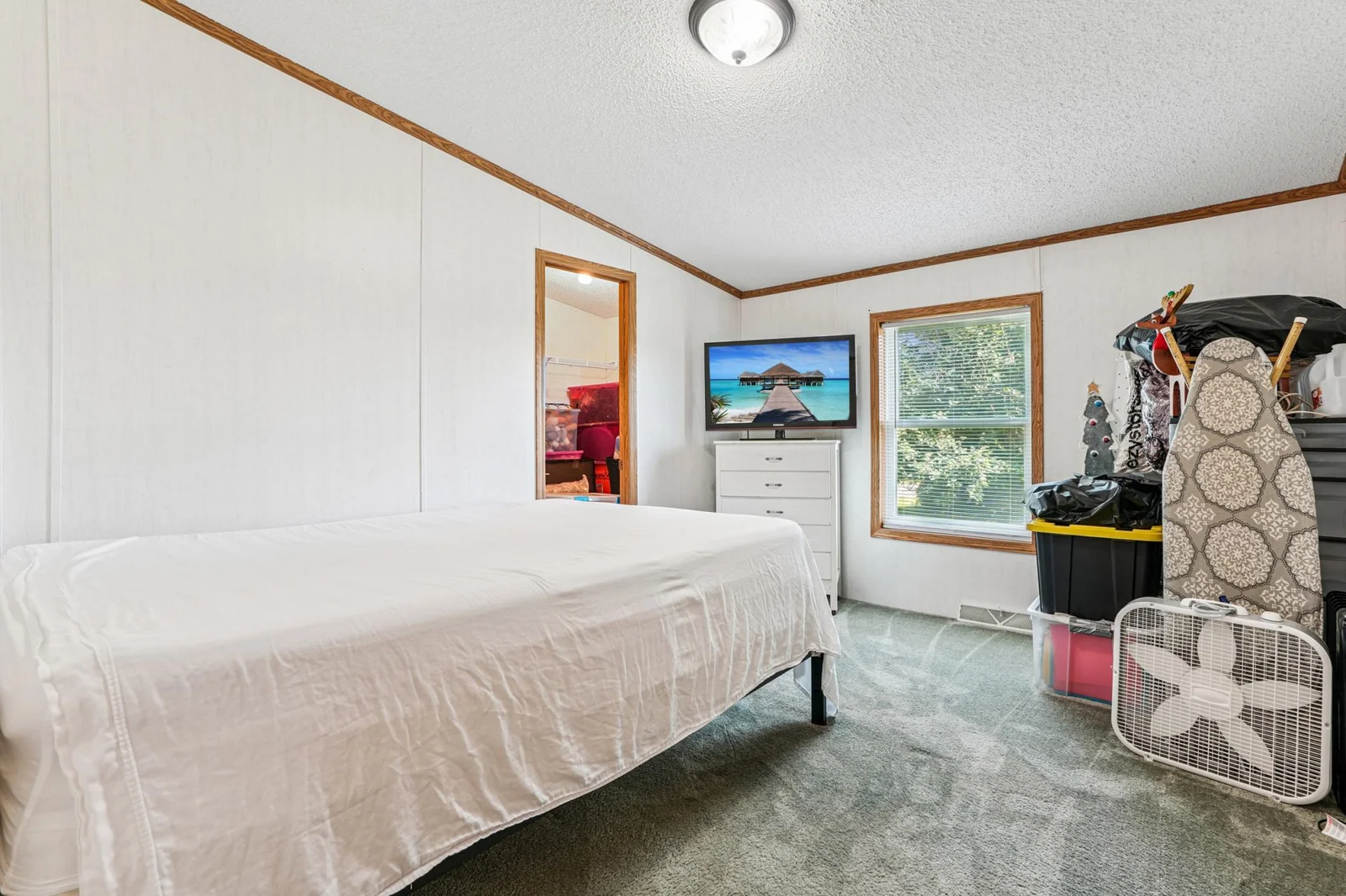 all bedrooms have walk-in closets
