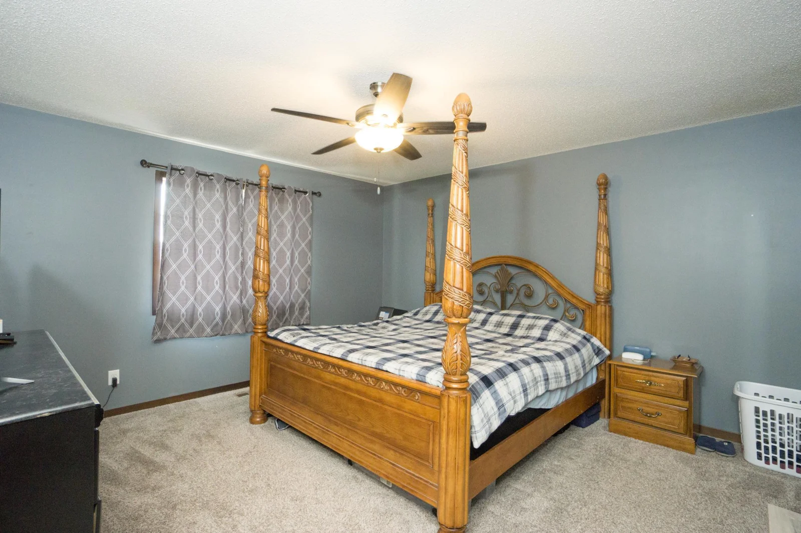 Owners sweet includes, private bath & walk-in closet