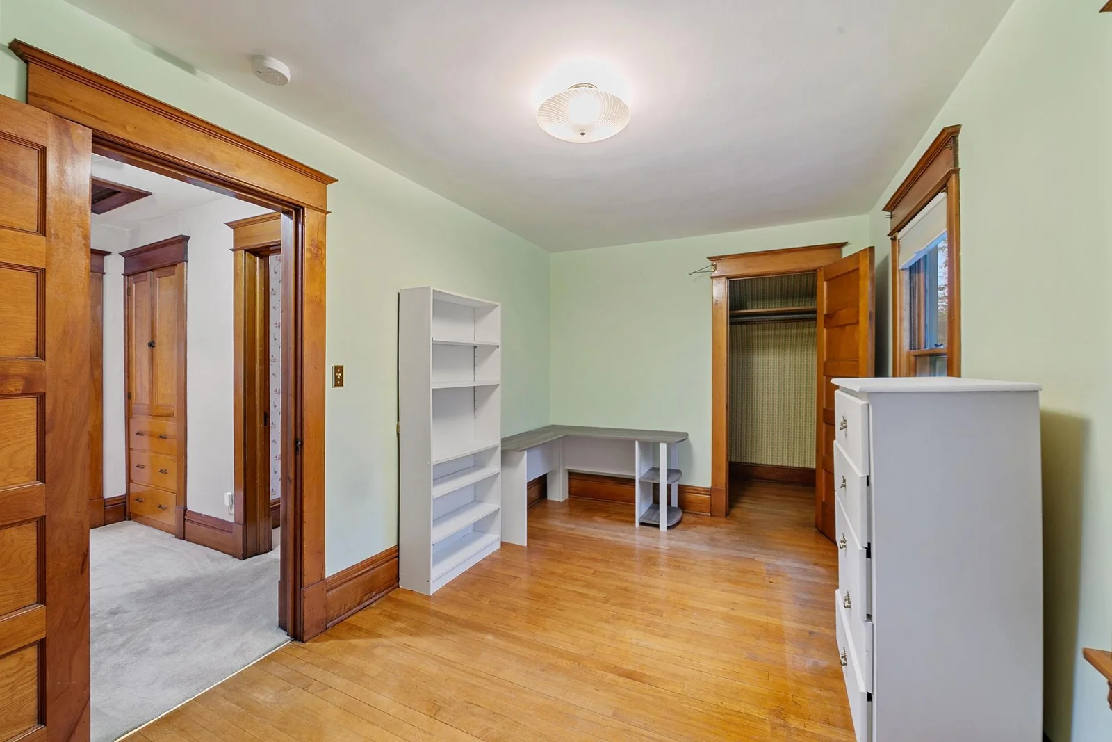 2nd upper level bedroom