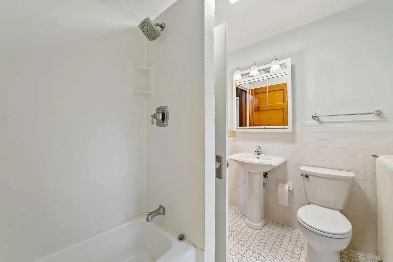 Upper level full bath