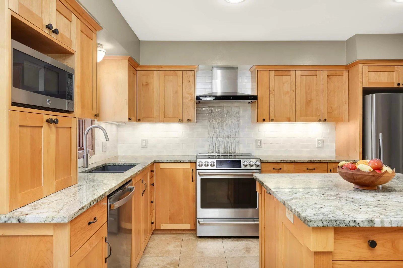 Stainless appliances/induction stove/artisan tiles