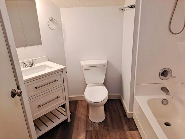 Bathroom upper.jpg