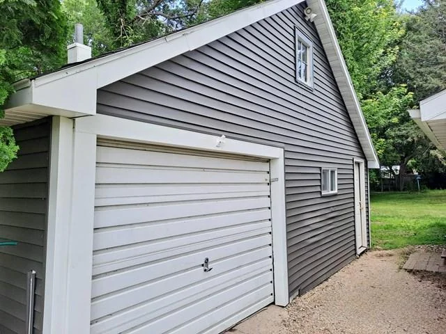 garage.jpg