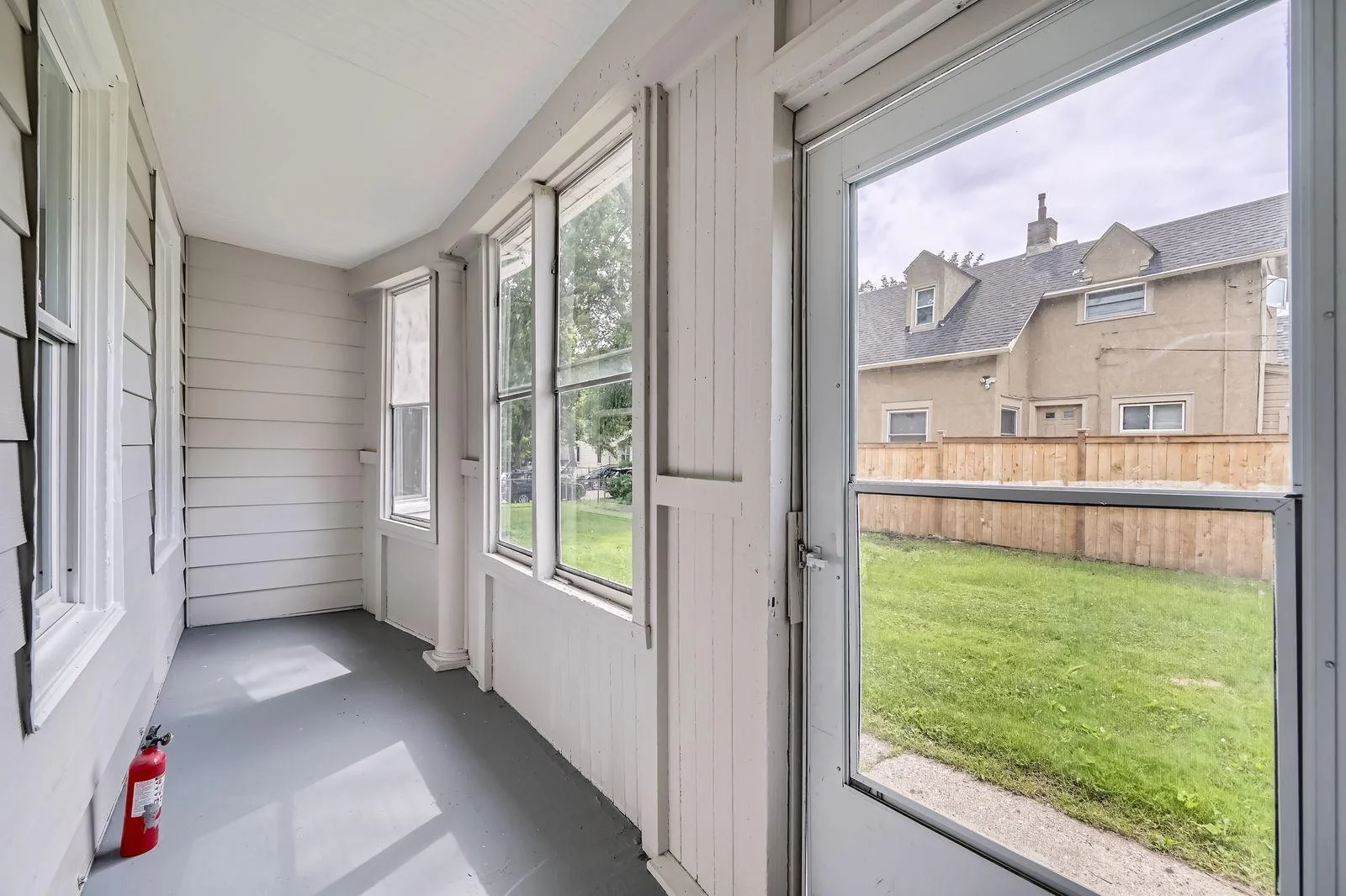 911 Sims Ave - Web Quality - 024 - 25 Mudroom.jpg