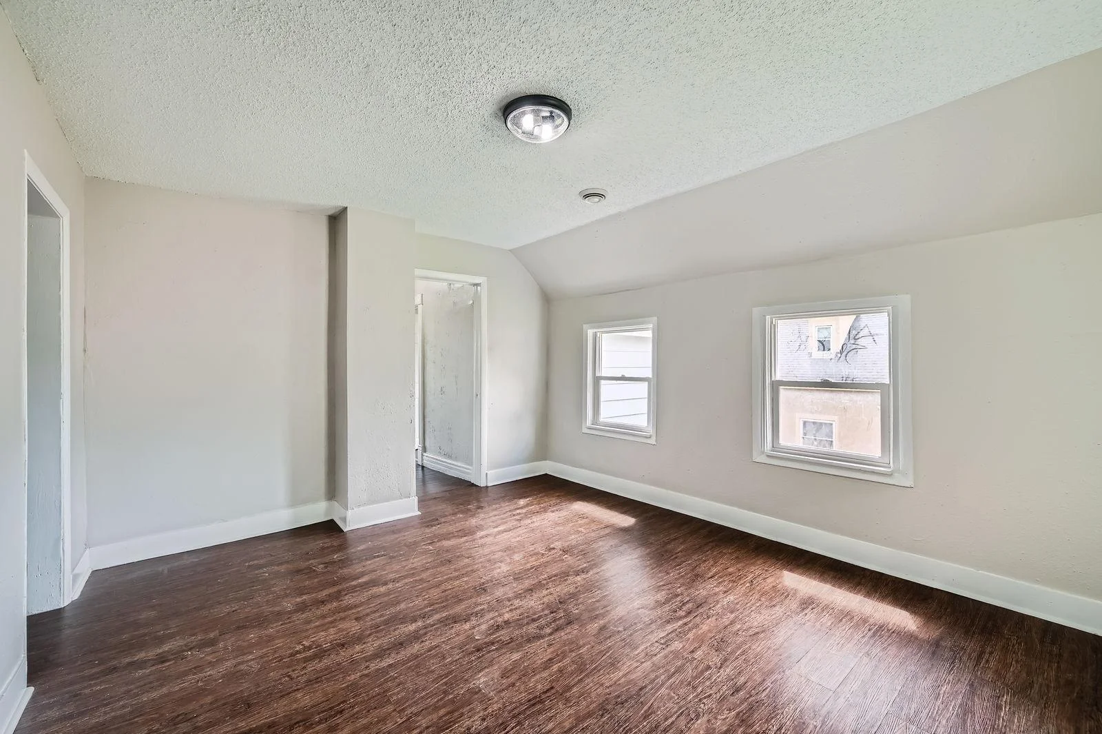 911 Sims Ave - Web Quality - 021 - 21 2nd Floor Family Room.jpg