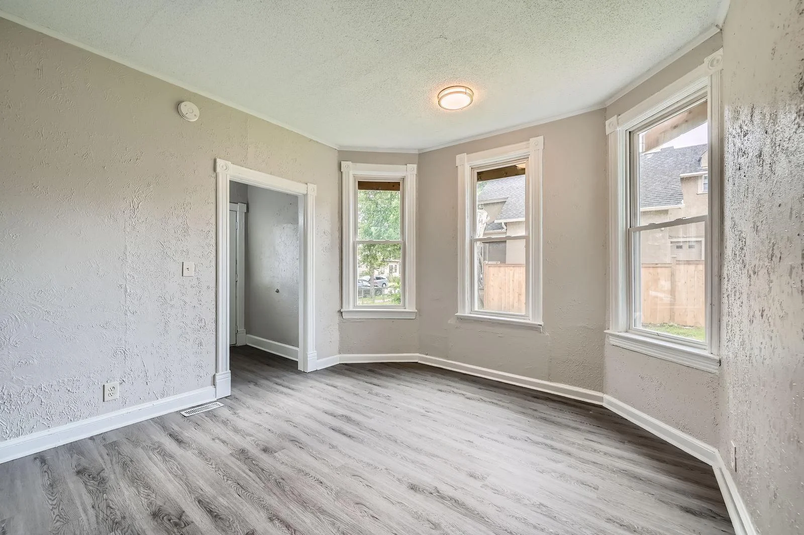 911 Sims Ave - Web Quality - 006 - 06 Dining Room.jpg