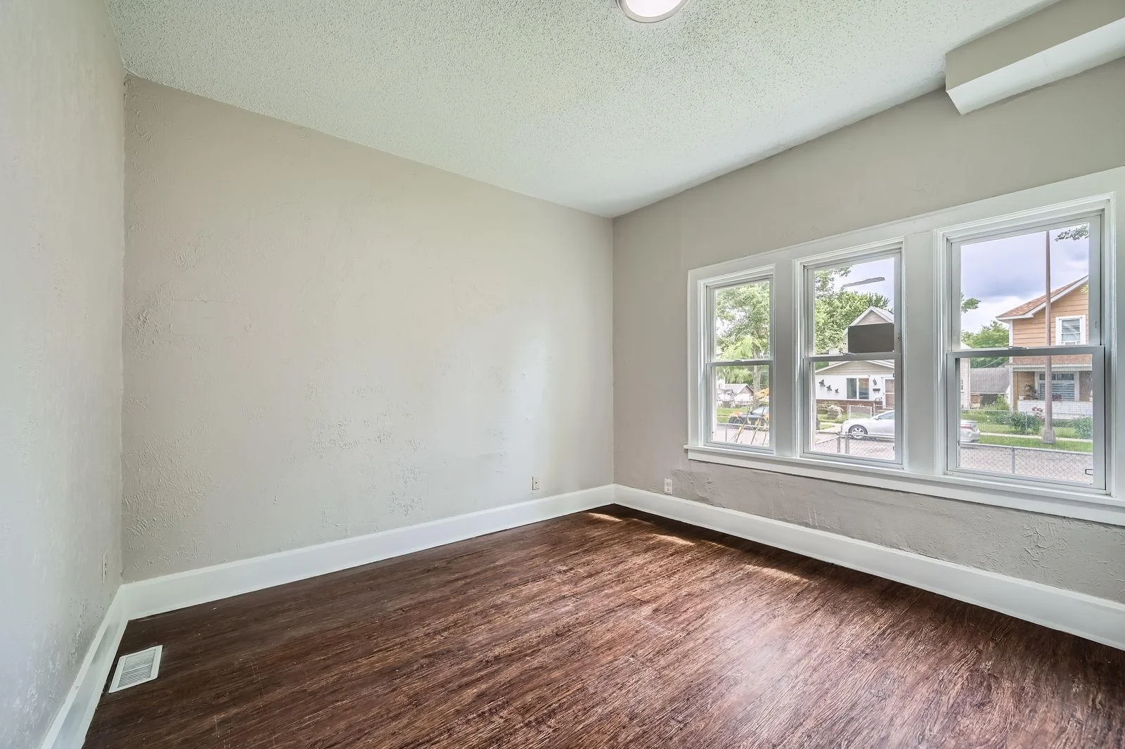 911 Sims Ave - Web Quality - 013 - 13 Bedroom.jpg
