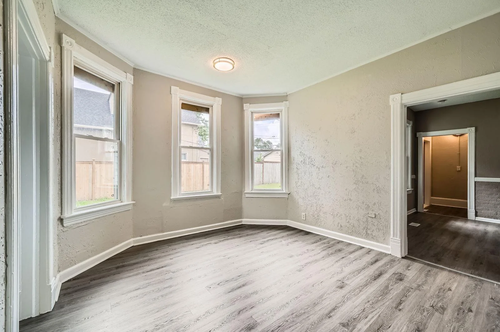 911 Sims Ave - Web Quality - 005 - 05 Dining Room.jpg