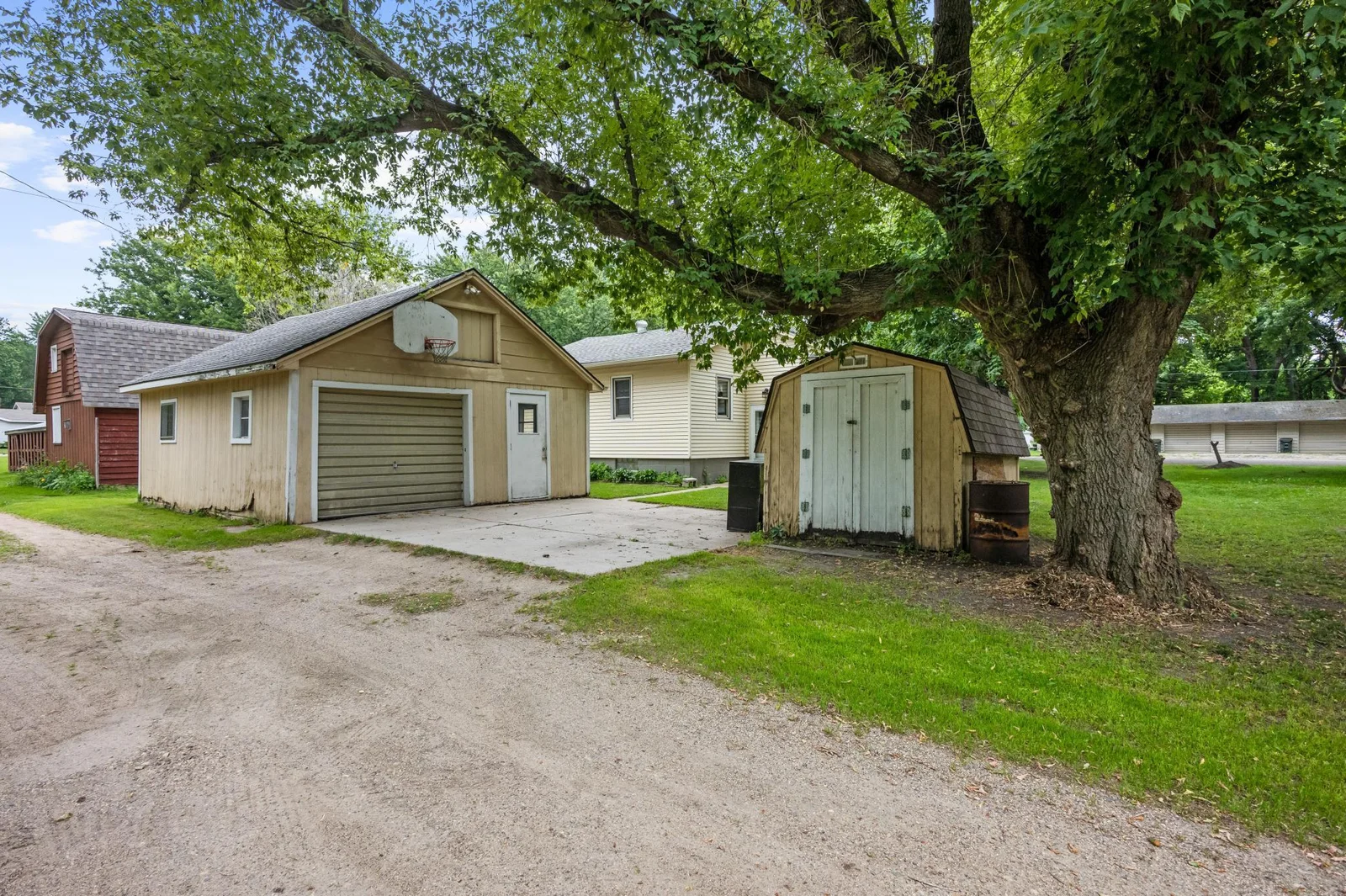 Garage & shed off alley