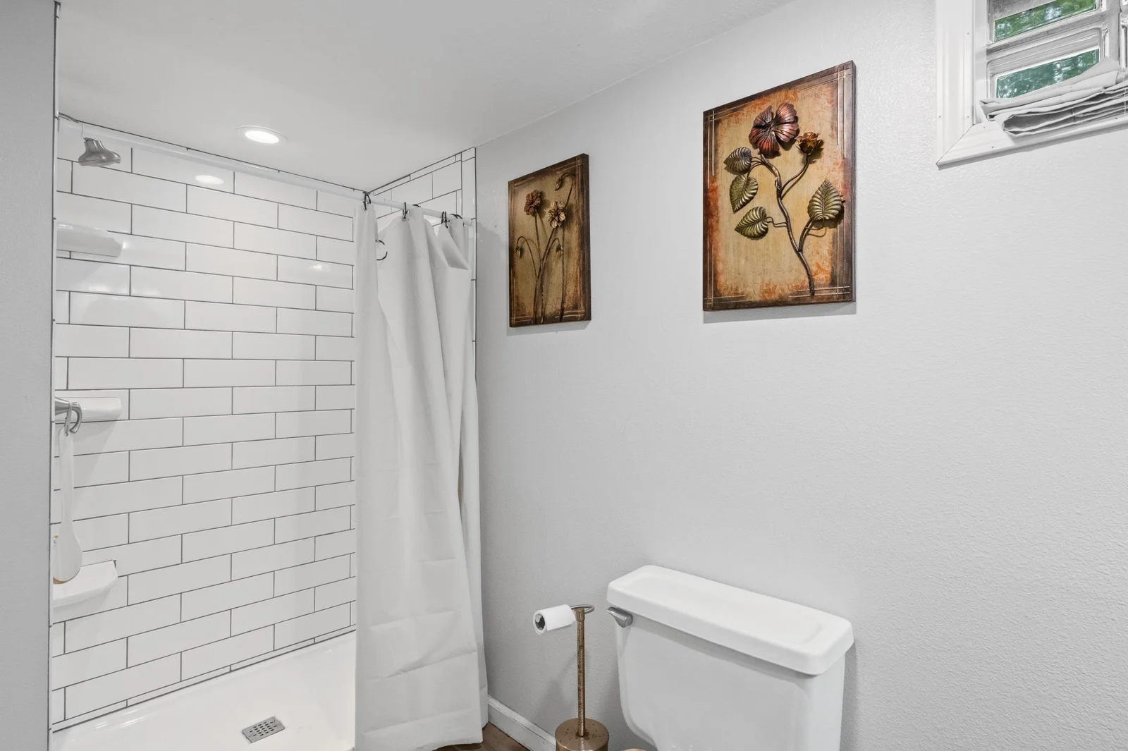 Beautifully updated bathroom