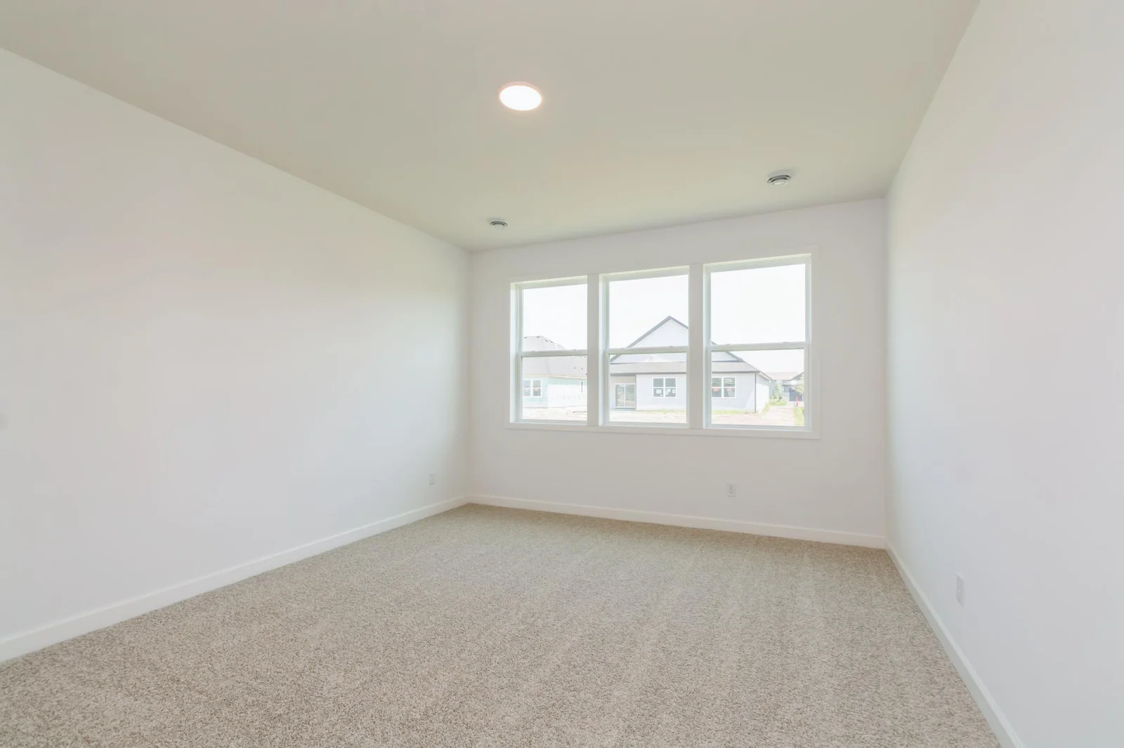 (Actual photo of the home) Home is complete and move in ready!