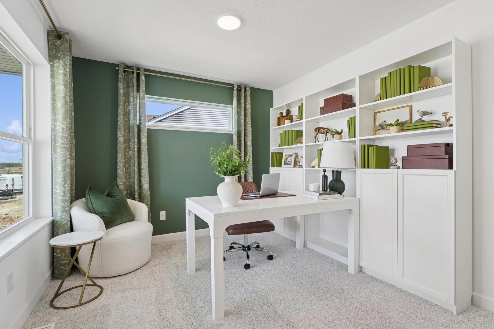 (Photo of a decorated model. Features and finishes will vary)