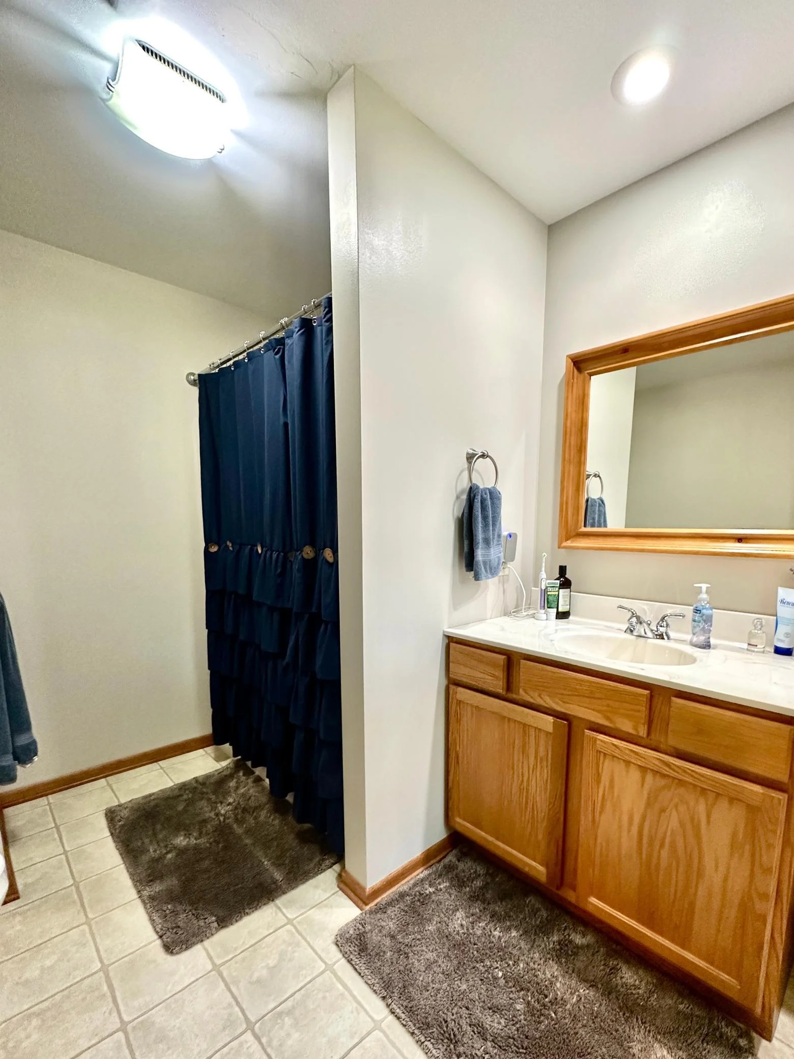 811 private bath 2.jpg