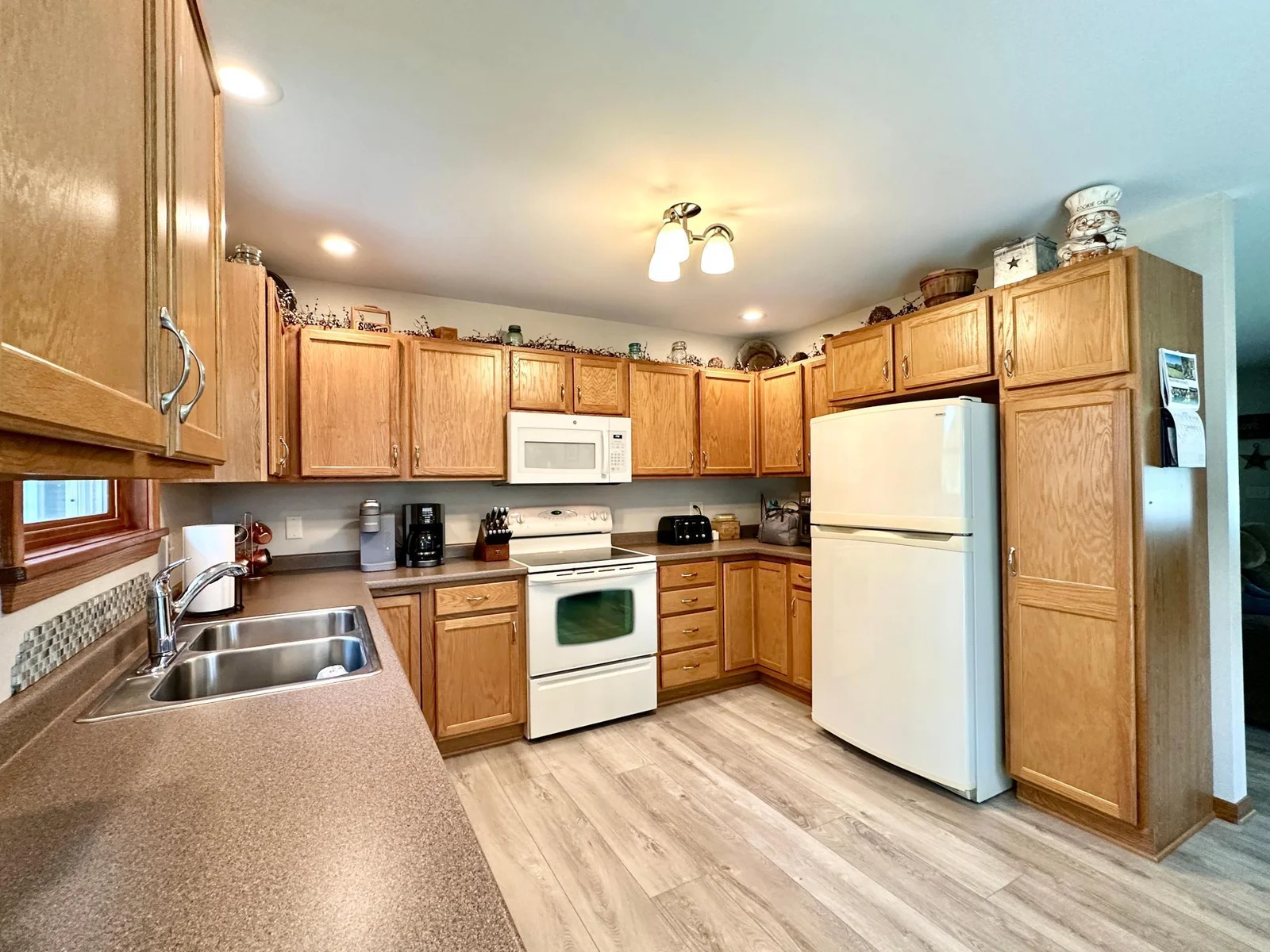 811 kitchen view 1.jpg
