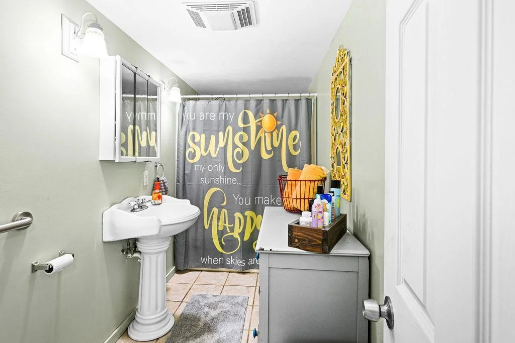 Main Bath.jpg