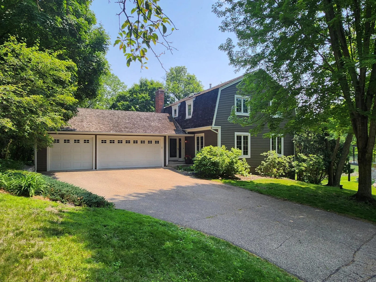 3900 Hillcrest Way, Deephaven